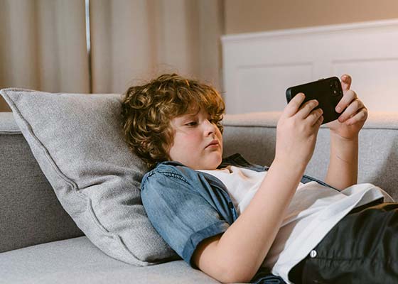 Screen time, phone addiction & mental health: What UK research reveals — and how Lockabox helps to build healthier tech habits